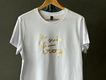 Load image into Gallery viewer, JE SUIS TROP - XL - White tee w gold SAMPLE